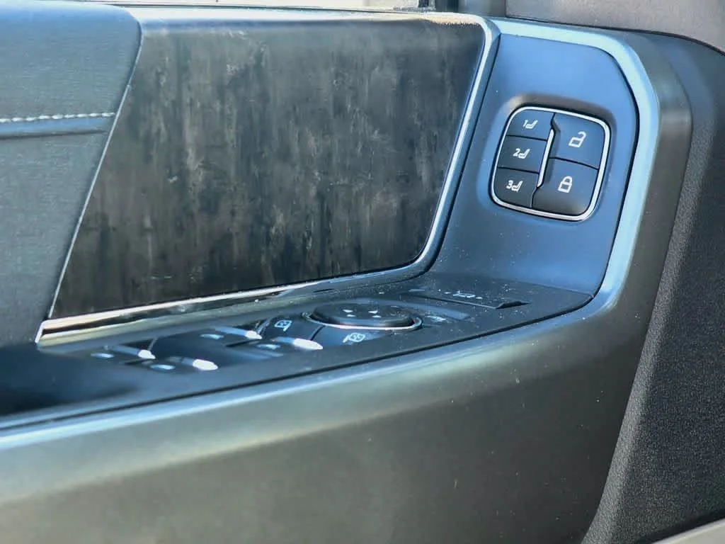 New 2026 Oxford White Ford LARIAT image 7