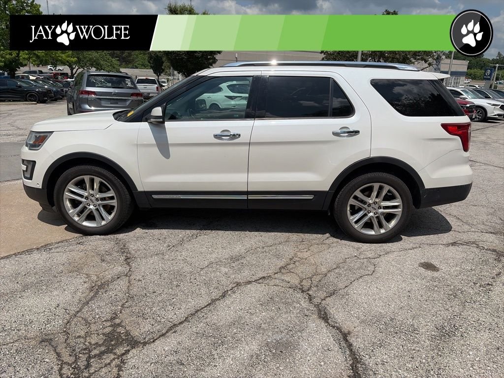 Used 2016 White Ford Limited image 9