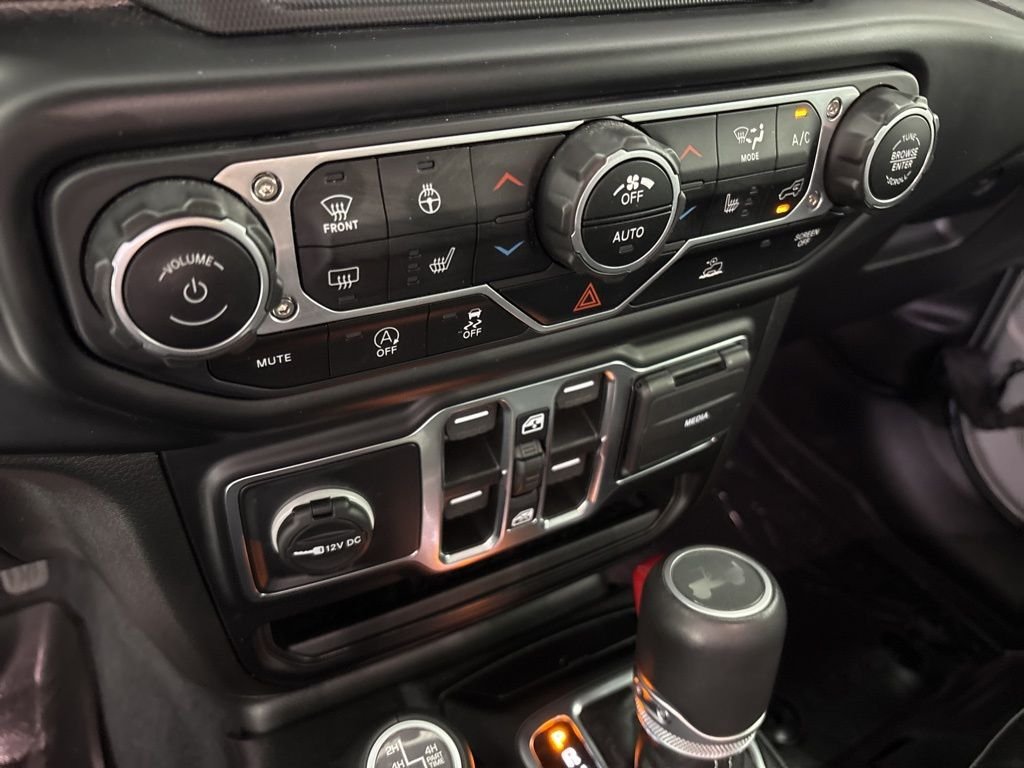 Used 2022 Silver Jeep Unlimited Sahara image 35