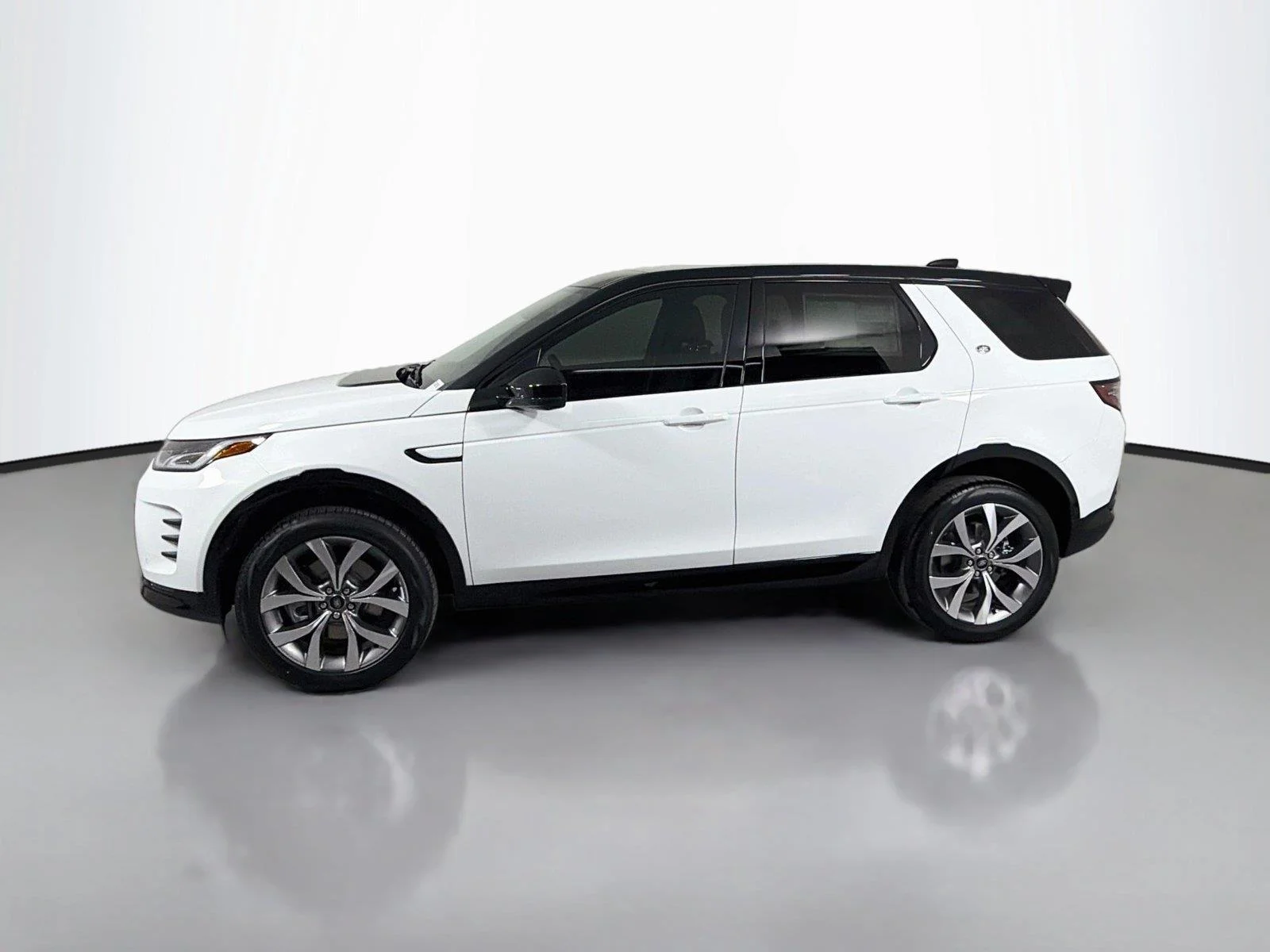 New 2026 Fuji White Land Rover Landmark Edition image 8