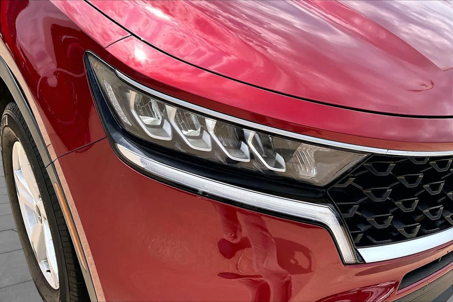 Used 2022 Passion Red Tintcoat Kia LX image 18