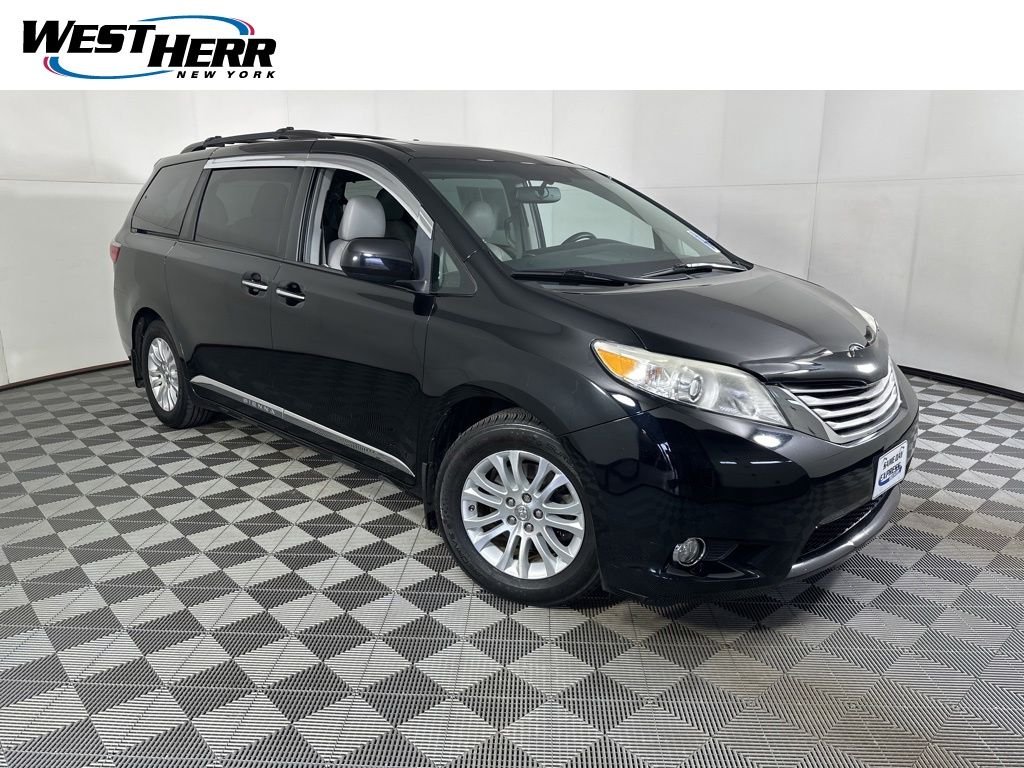 2017 Toyota Sienna XLE V6 7-Passenger Access Seat's photo