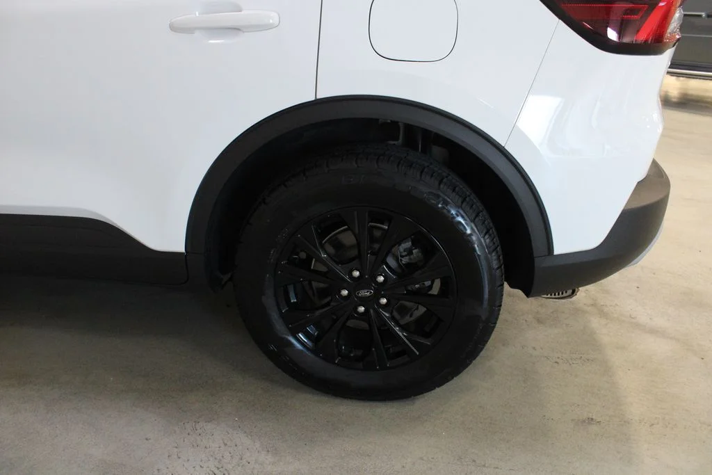 Used 2023 White Ford Active image 27
