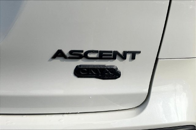Used 2025 White Subaru Onyx Edition Touring image 26