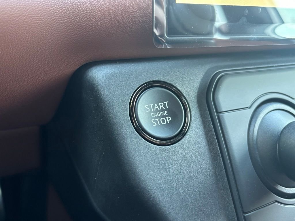 New 2026 Fuji White Land Rover OCTA image 12