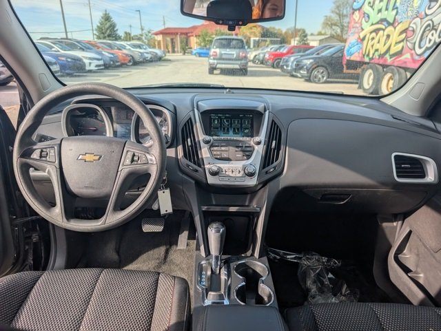 2017 Chevrolet Equinox LS photo 3