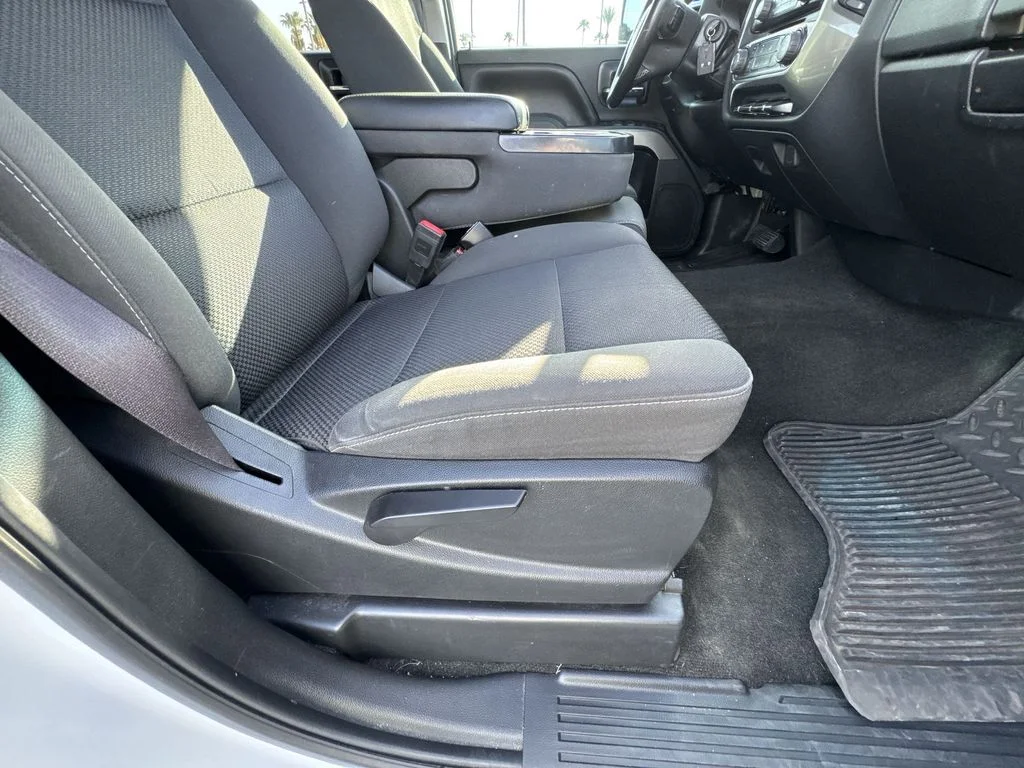 Used 2017 White Chevrolet LT image 27
