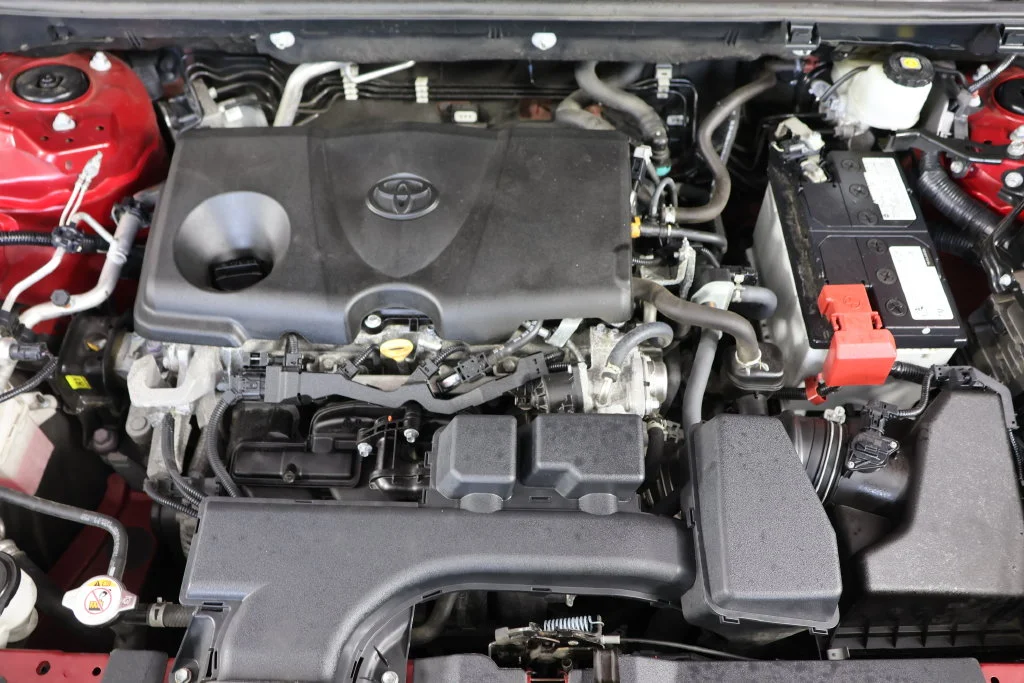 Used 2022 Pearl Toyota LE image 23