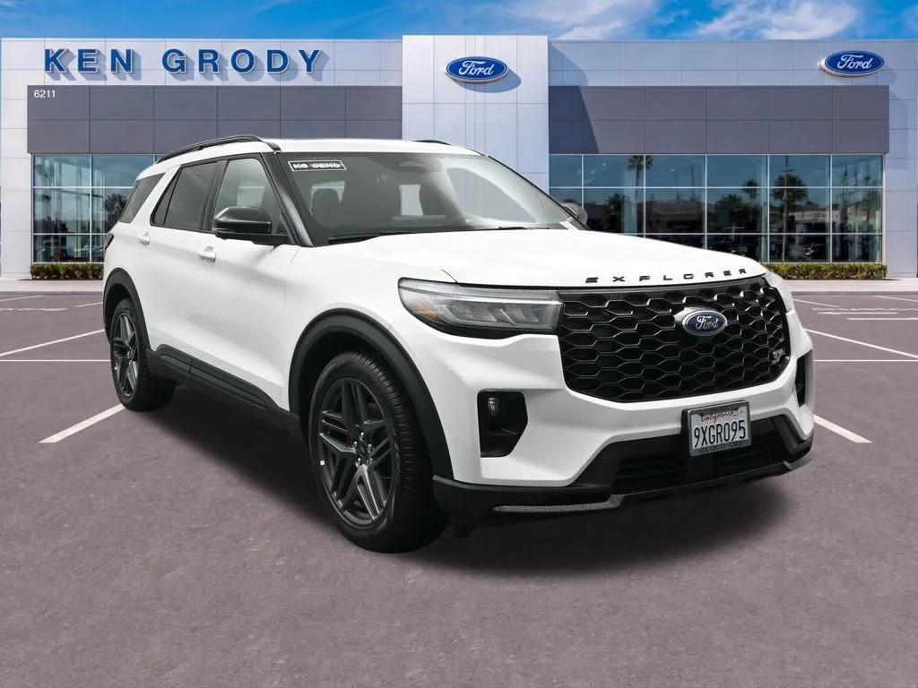 New 2026 Star White Metallic Tri-Coat Ford ST image 1