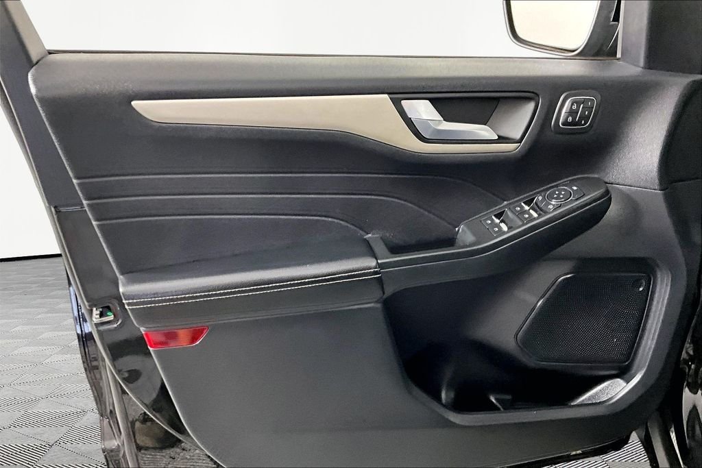 Used 2022 Black Ford SEL image 18