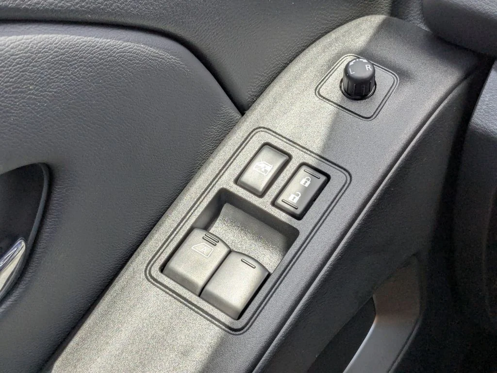 2025 Nissan Frontier SV - Photo 23
