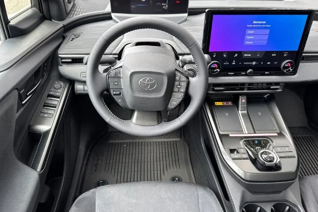 New 2026 Wind Chill Pearl with Midnight Black Metallic roof <sup>1</sup> Toyota  XSE image 16