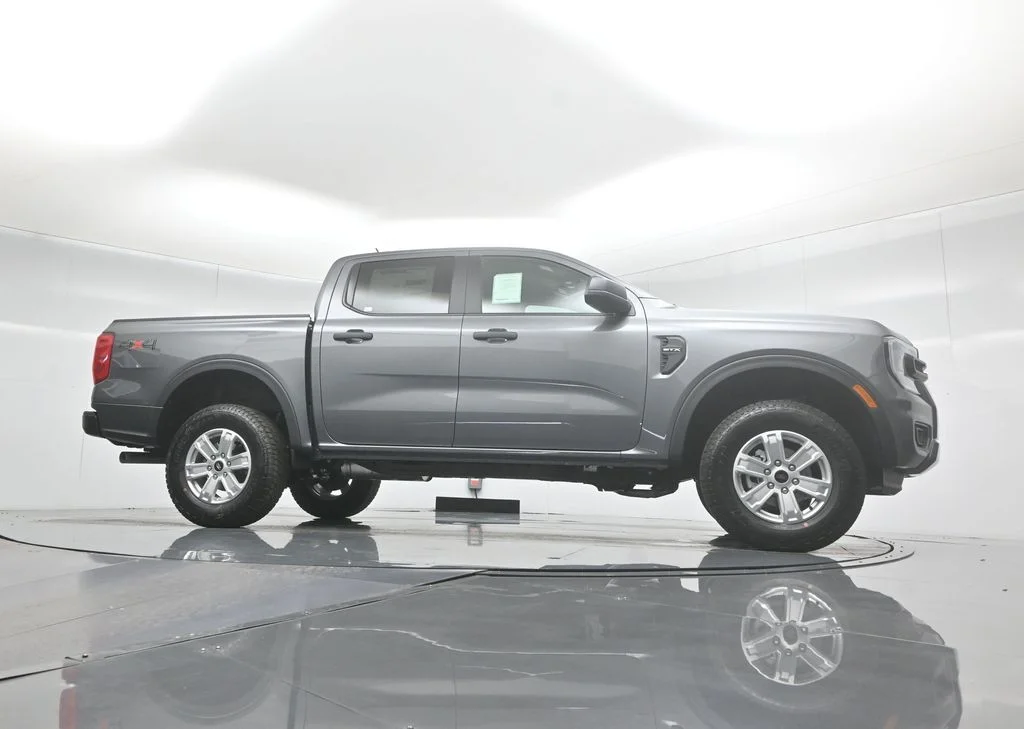 New 2025 Gray Ford XL image 3
