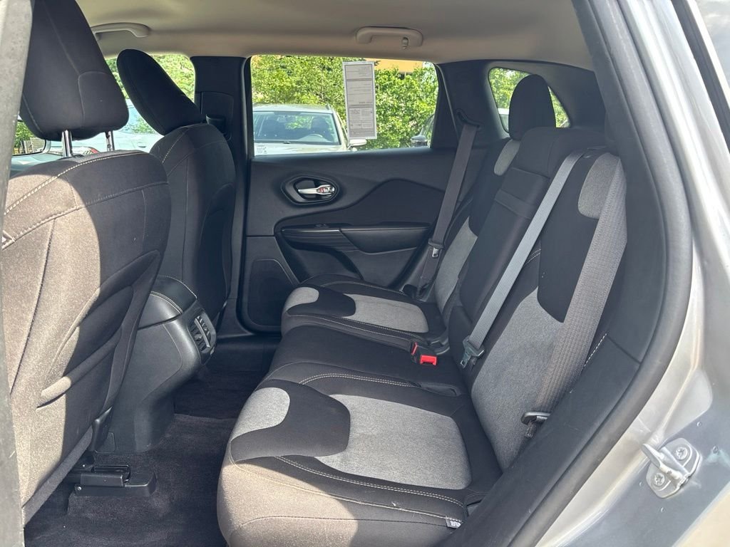Used 2016 Silver Jeep Sport image 12