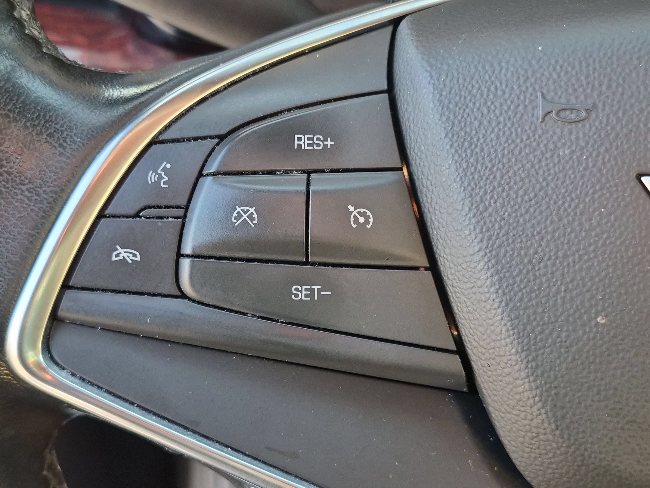 Used 2019 CRYSTAL WHITE TRICOAT Cadillac Premium Luxury FWD image 17