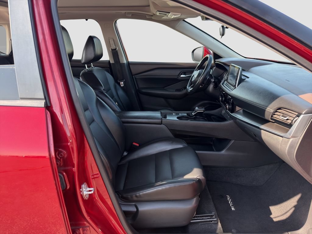 Used 2022 Red Nissan SV FWD image 27
