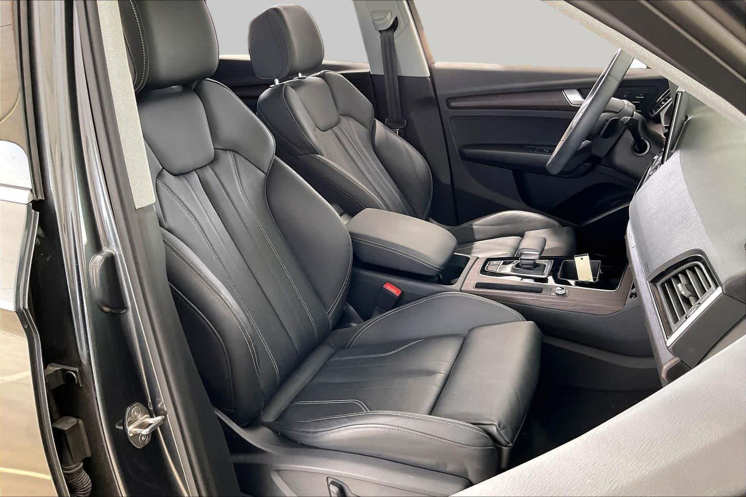 Used 2024 Daytona Gray Pearl Effect Audi S line Premium image 9