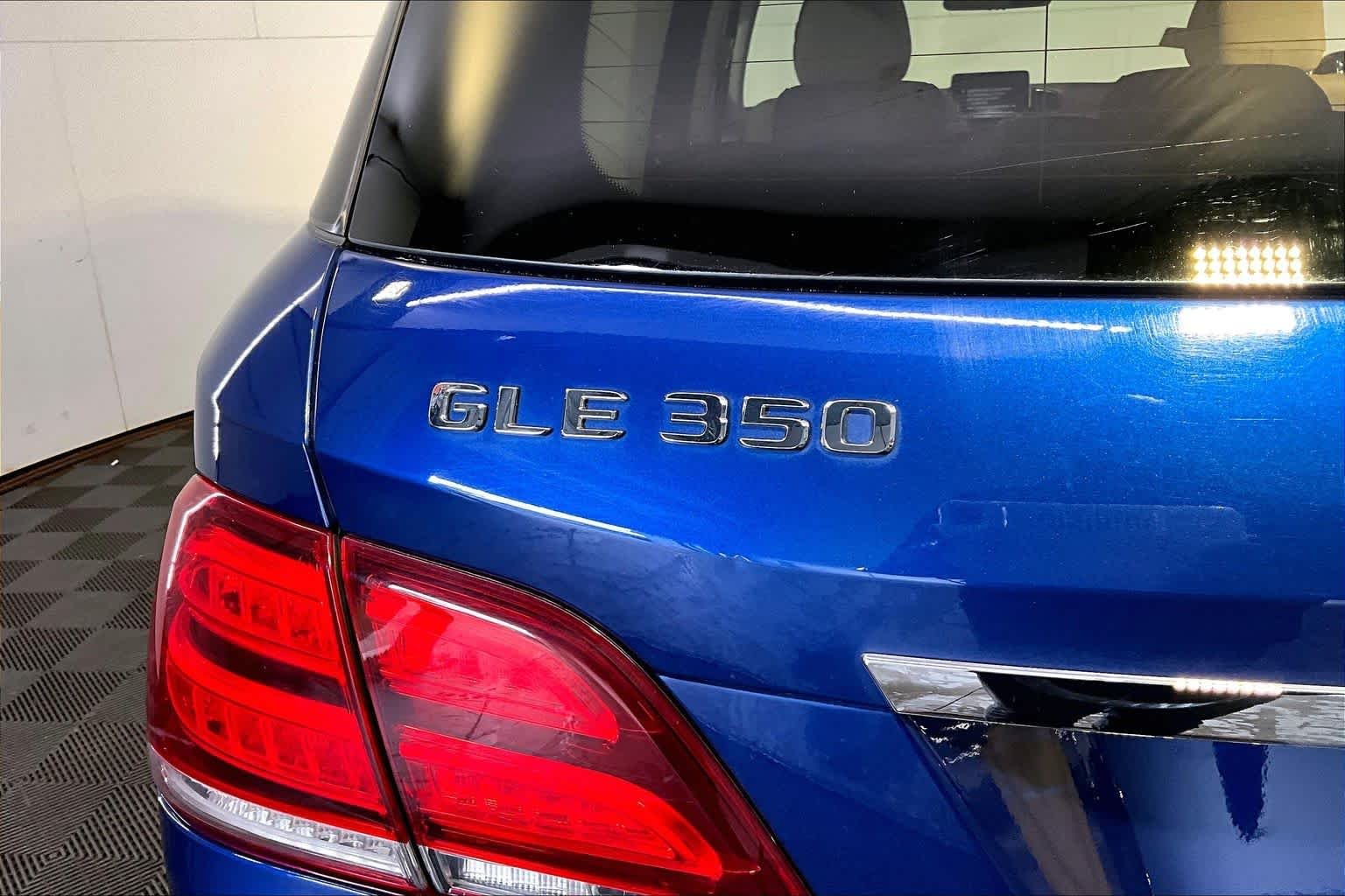 Used 2018 Brilliant Blue Metallic Mercedes-Benz GLE 350 image 33