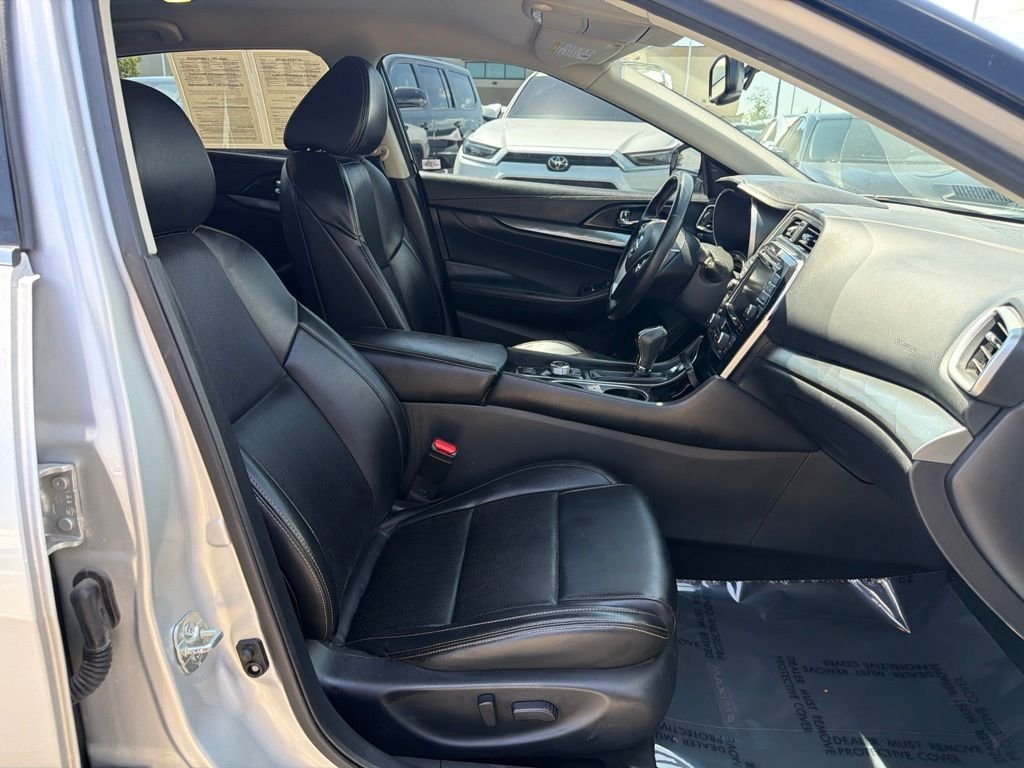 Used 2019 Silver Nissan 3.5 SV image 18