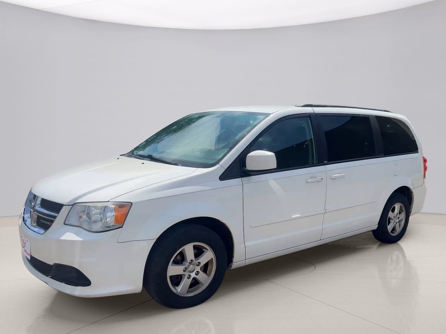 Used 2013 Gray Dodge SXT image 1