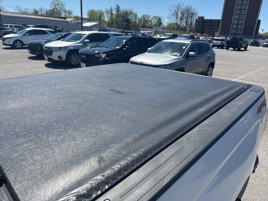 Used 2018 IRIDESCENT PEARL TRICOAT Chevrolet LTZ image 18