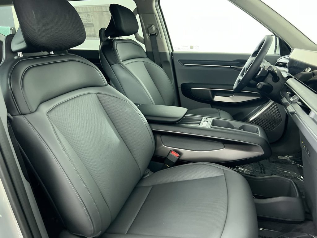 New 2026 White Kia Light image 32