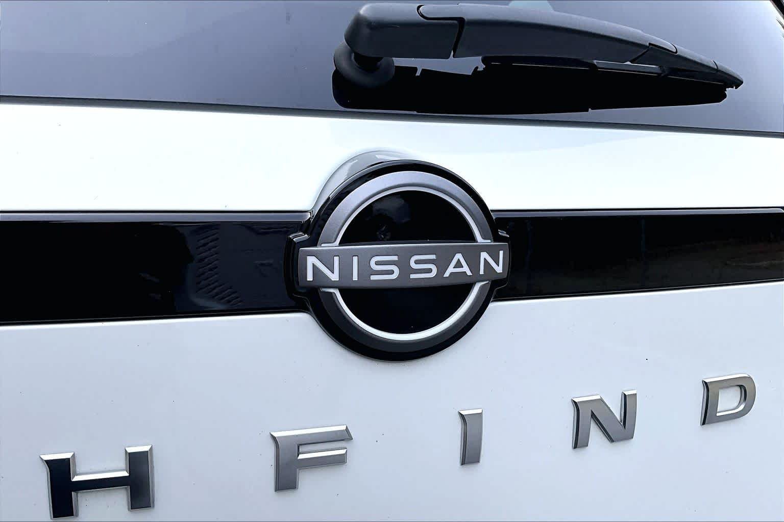 Used 2025 Glacier White Nissan SV image 31