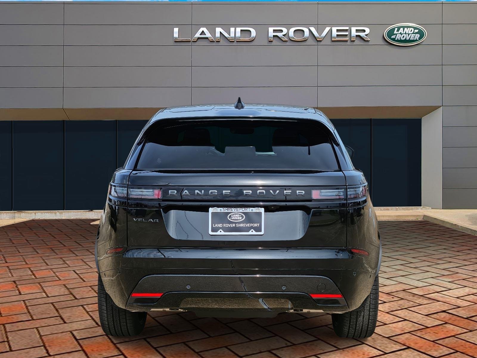 New 2026 Santorini Black Land Rover Dynamic SE image 5
