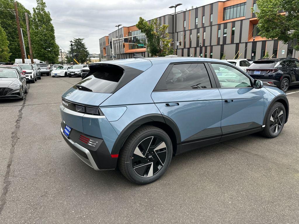 New 2026 Blue Hyundai SE Standard Range image 6