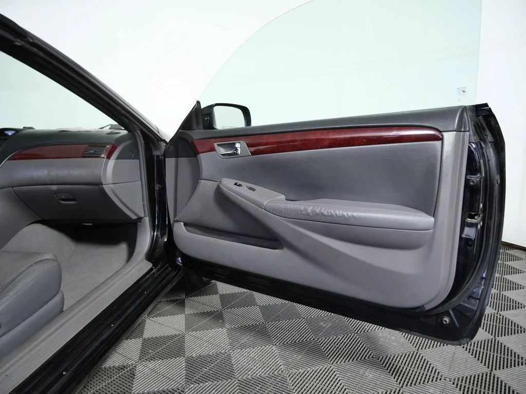 Used 2004 Black Toyota SLE image 12