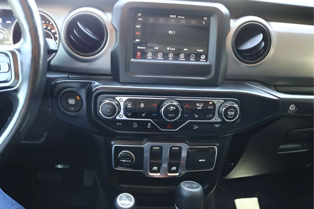 Used 2020 Red Jeep Sport S image 21