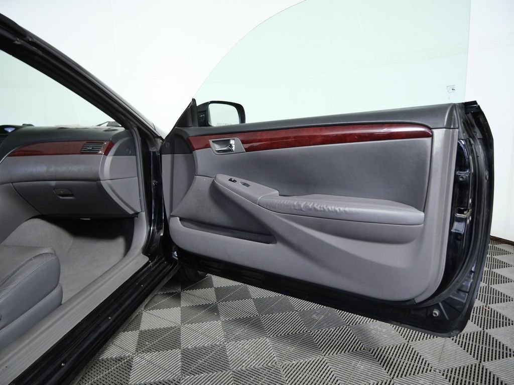 Used 2004 Black Toyota SLE image 12