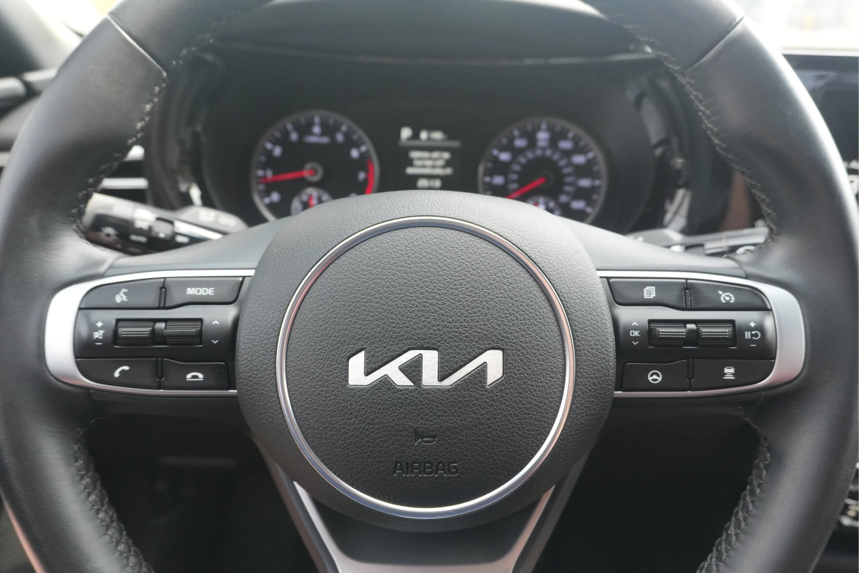 Used 2023 Wolf Gray Kia GT-Line image 35
