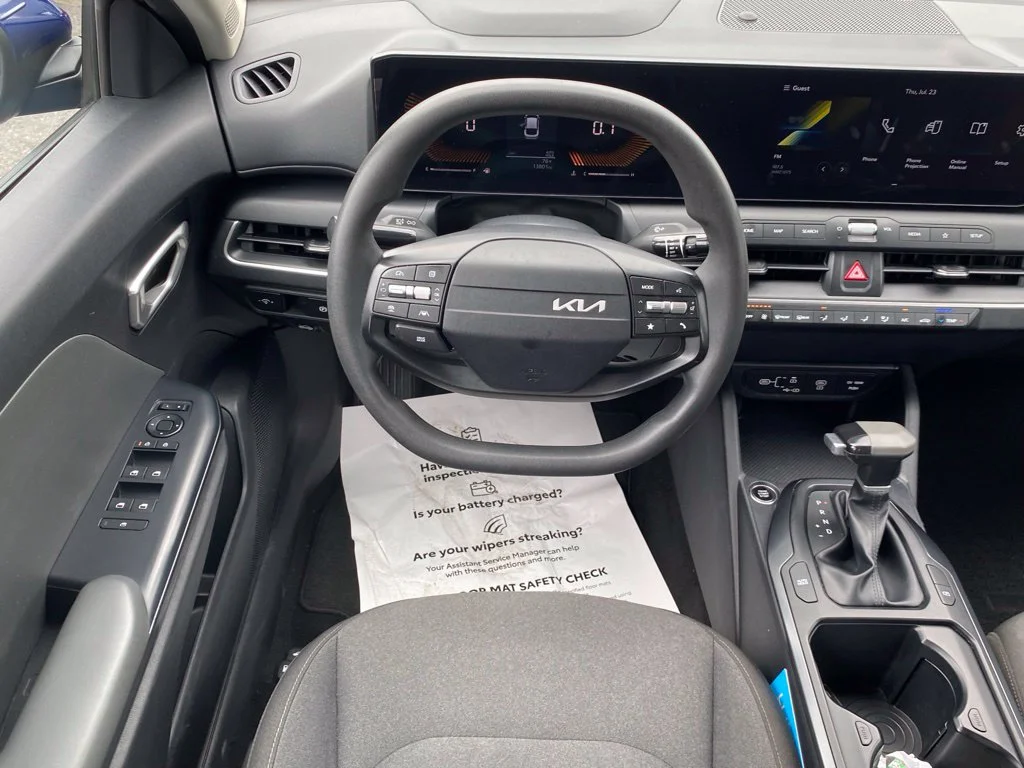 Used 2025  Kia LXS image 10