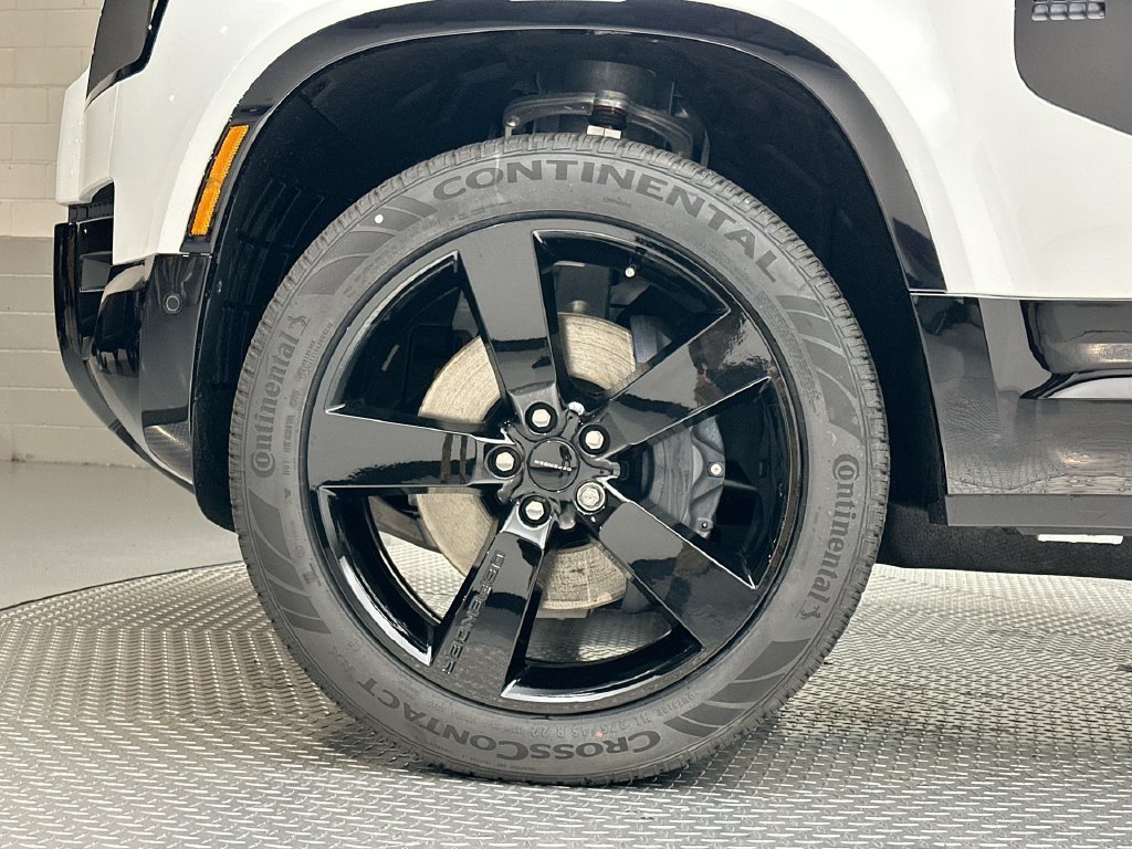 New 2026 Fuji White Land Rover X-Dynamic SE image 5