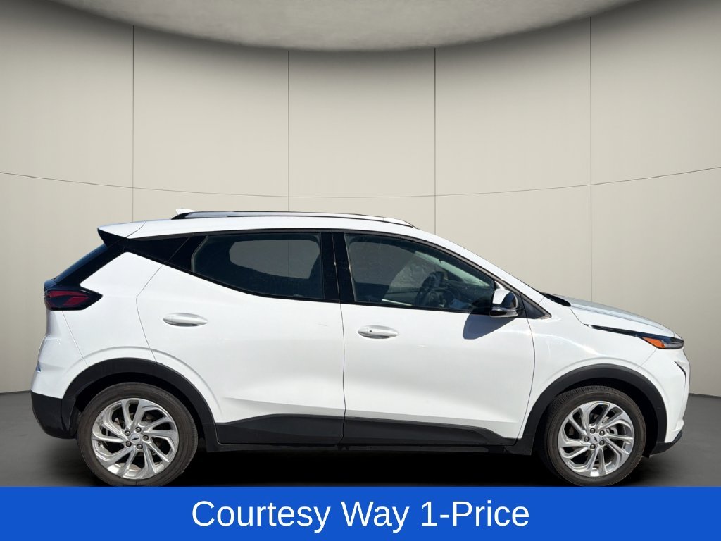 Used 2023 White Chevrolet LT image 11