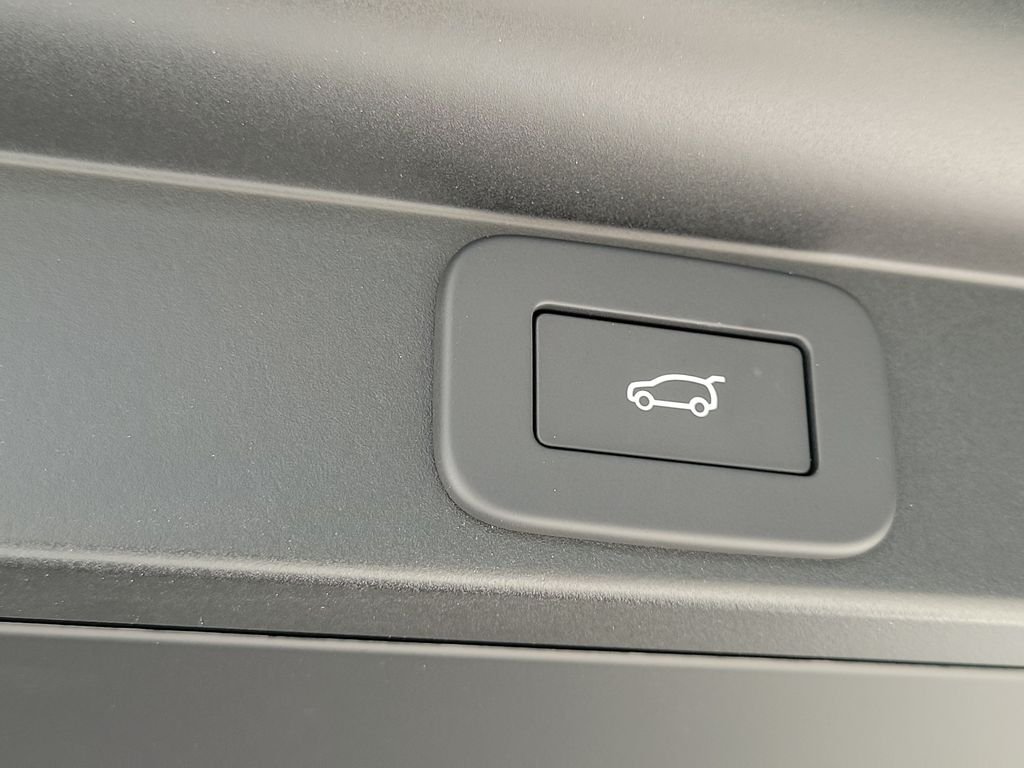 New 2026 Charente Grey Land Rover SE image 12