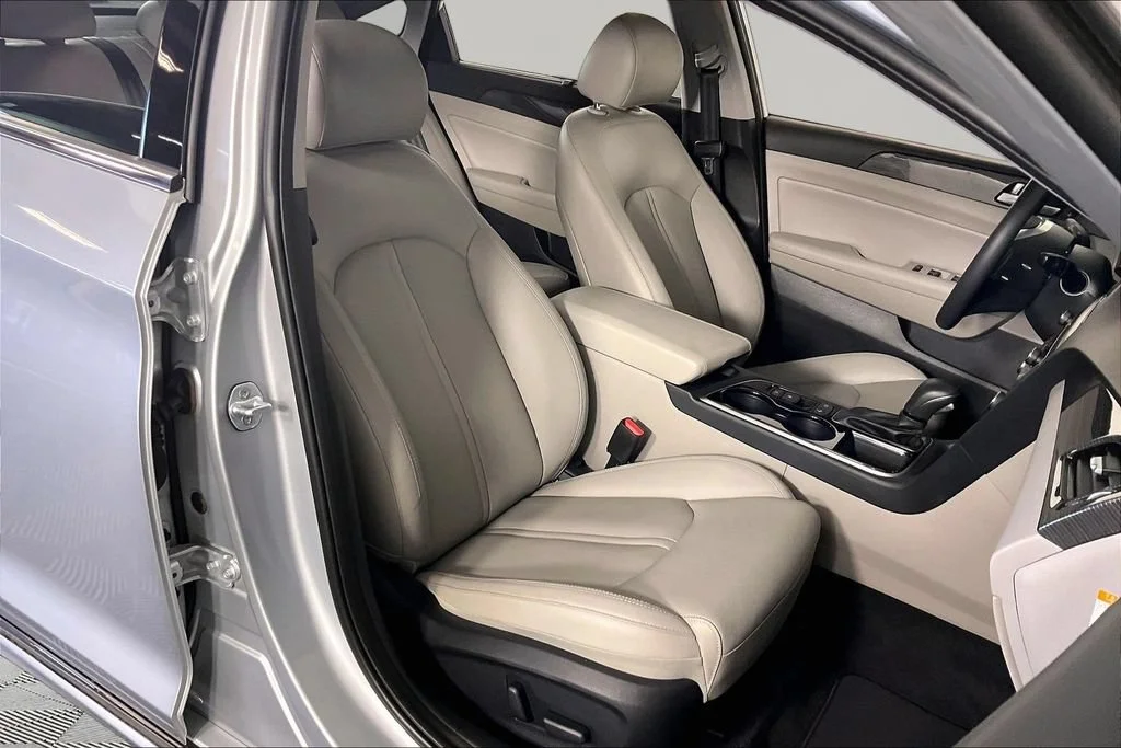 Certified Used 2019 Silver Hyundai Limited image 27