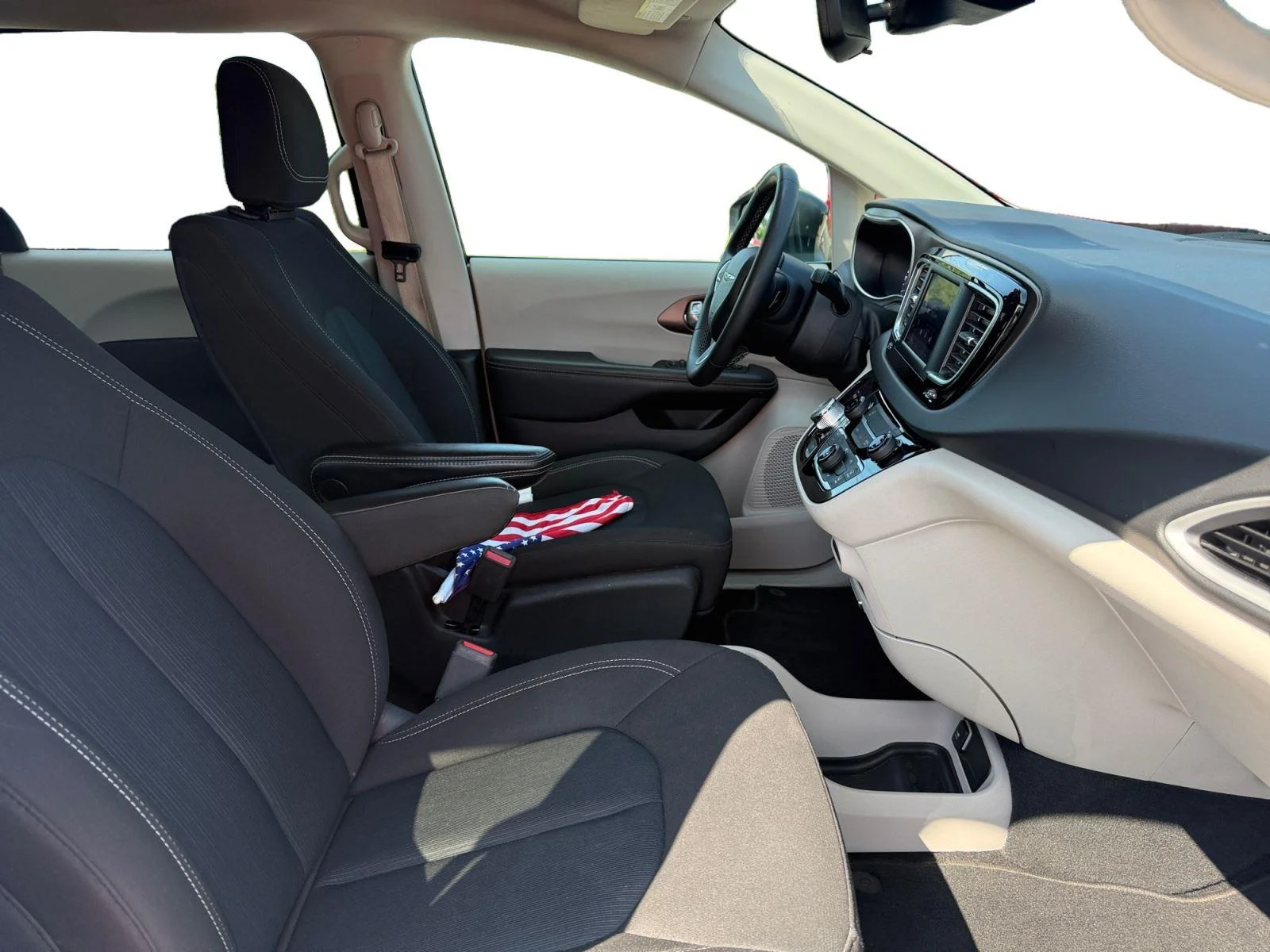 Used 2024 Bright White Clearcoat Chrysler LX image 10