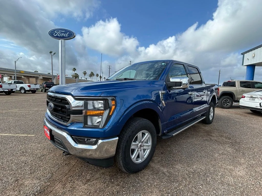 Used 2023 Blue Ford XLT image 3