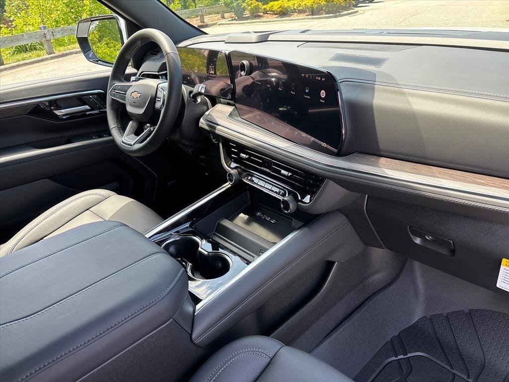 2026 Chevrolet Suburban LT - Photo 31