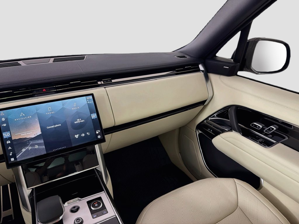New 2027 Santorini Black Land Rover SE image 24