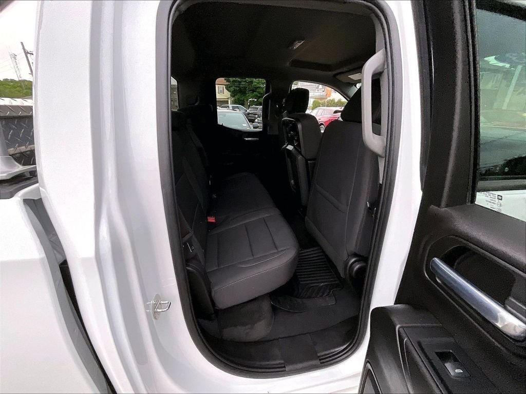Used 2023 White Chevrolet Custom image 16