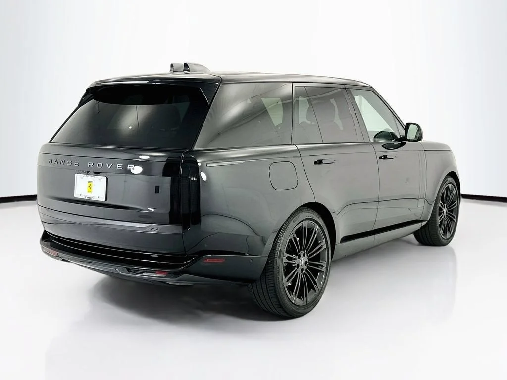 Used 2025 Santorini Black Metallic Land Rover SE image 5