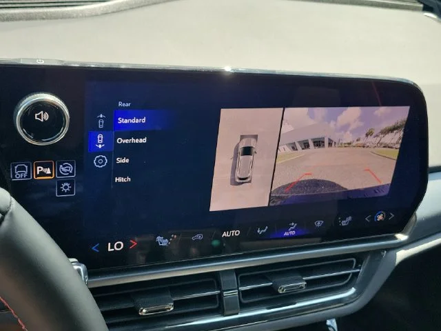 2024 Chevrolet Equinox EV Launch Edition - Photo 35