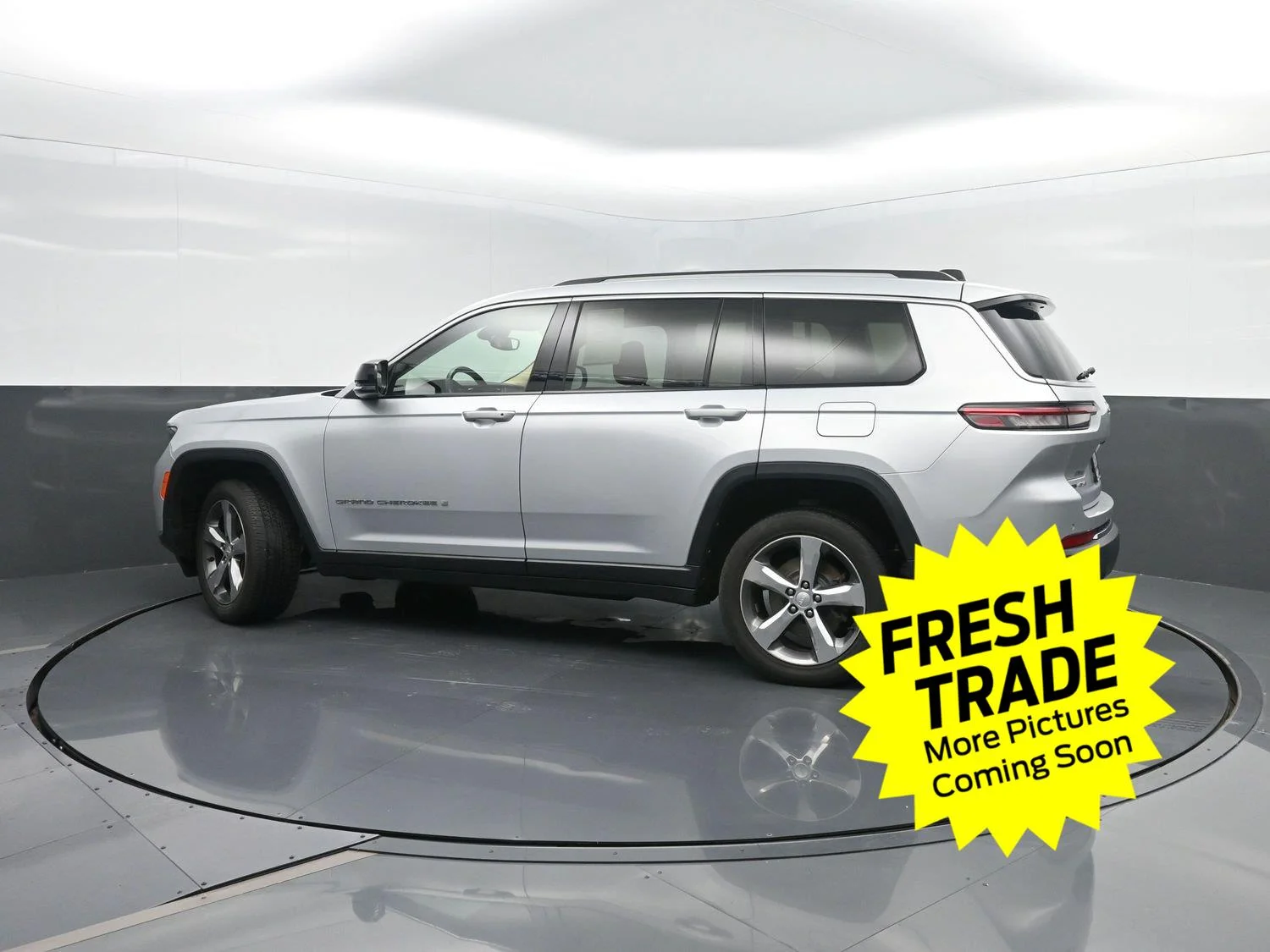Used 2022 Silver Zynith Jeep Limited image 46