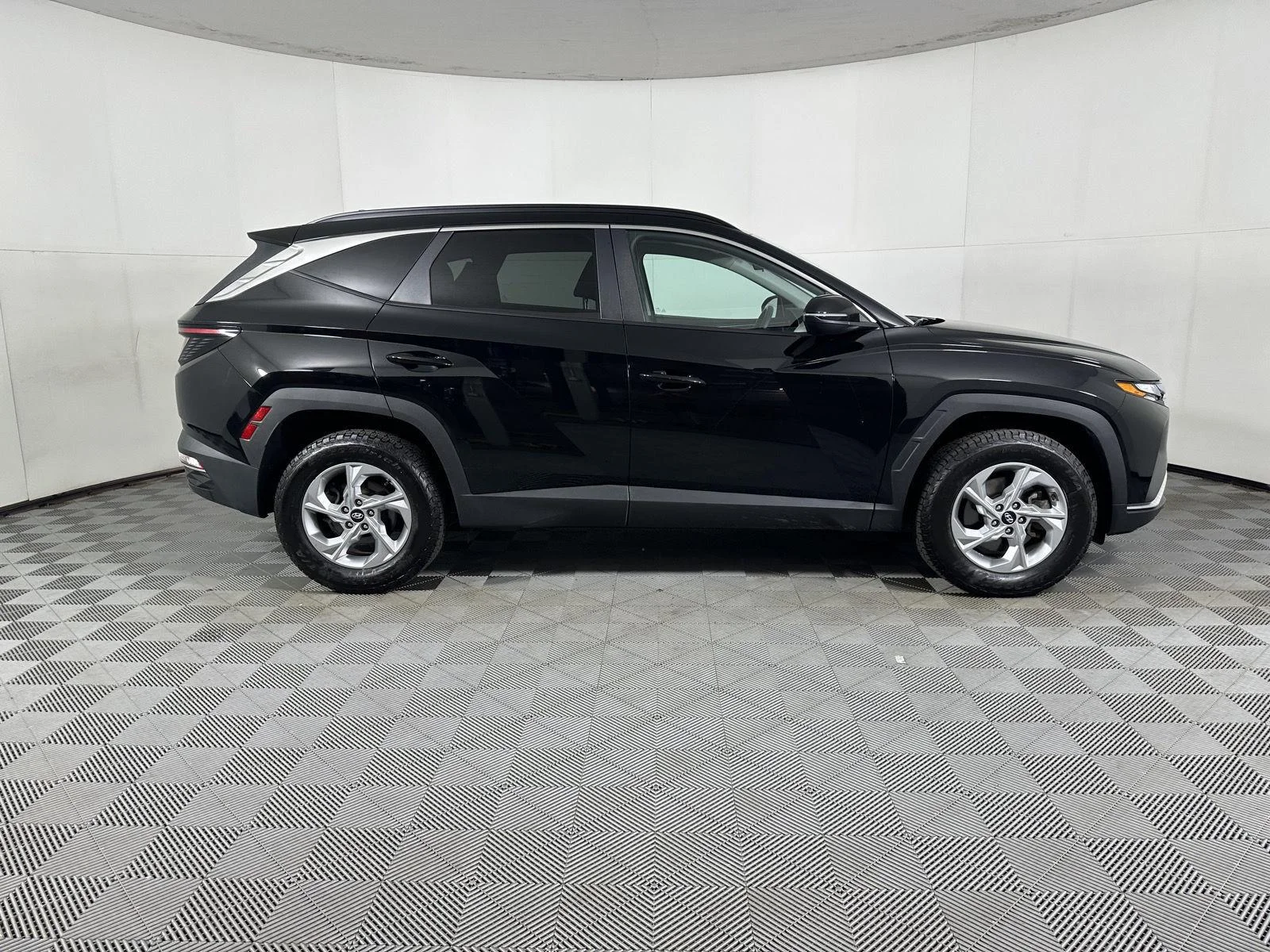 Used 2023 Phantom Black Hyundai SEL image 12