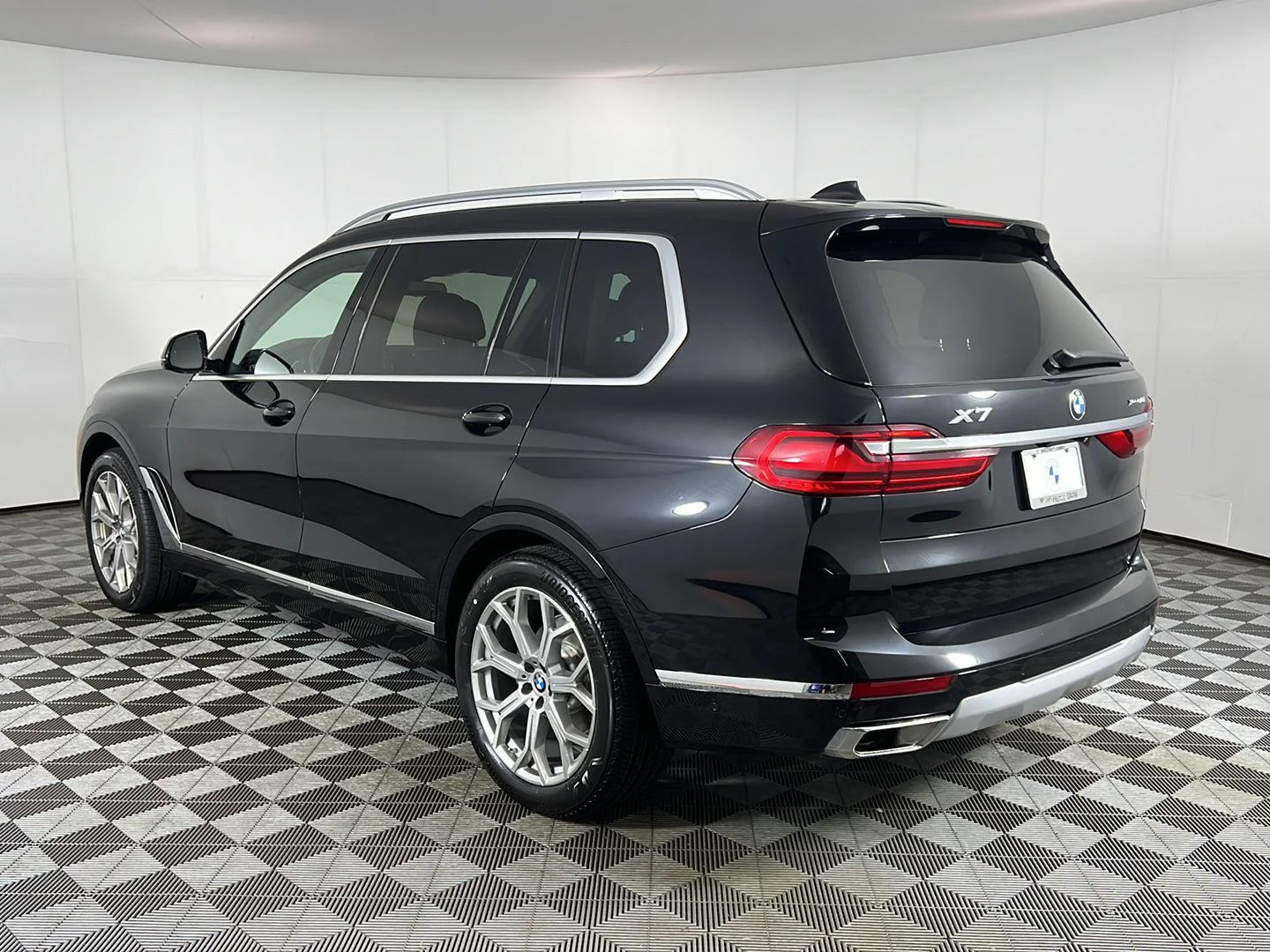 Used 2022 Black Sapphire Metallic BMW xDrive40i image 9