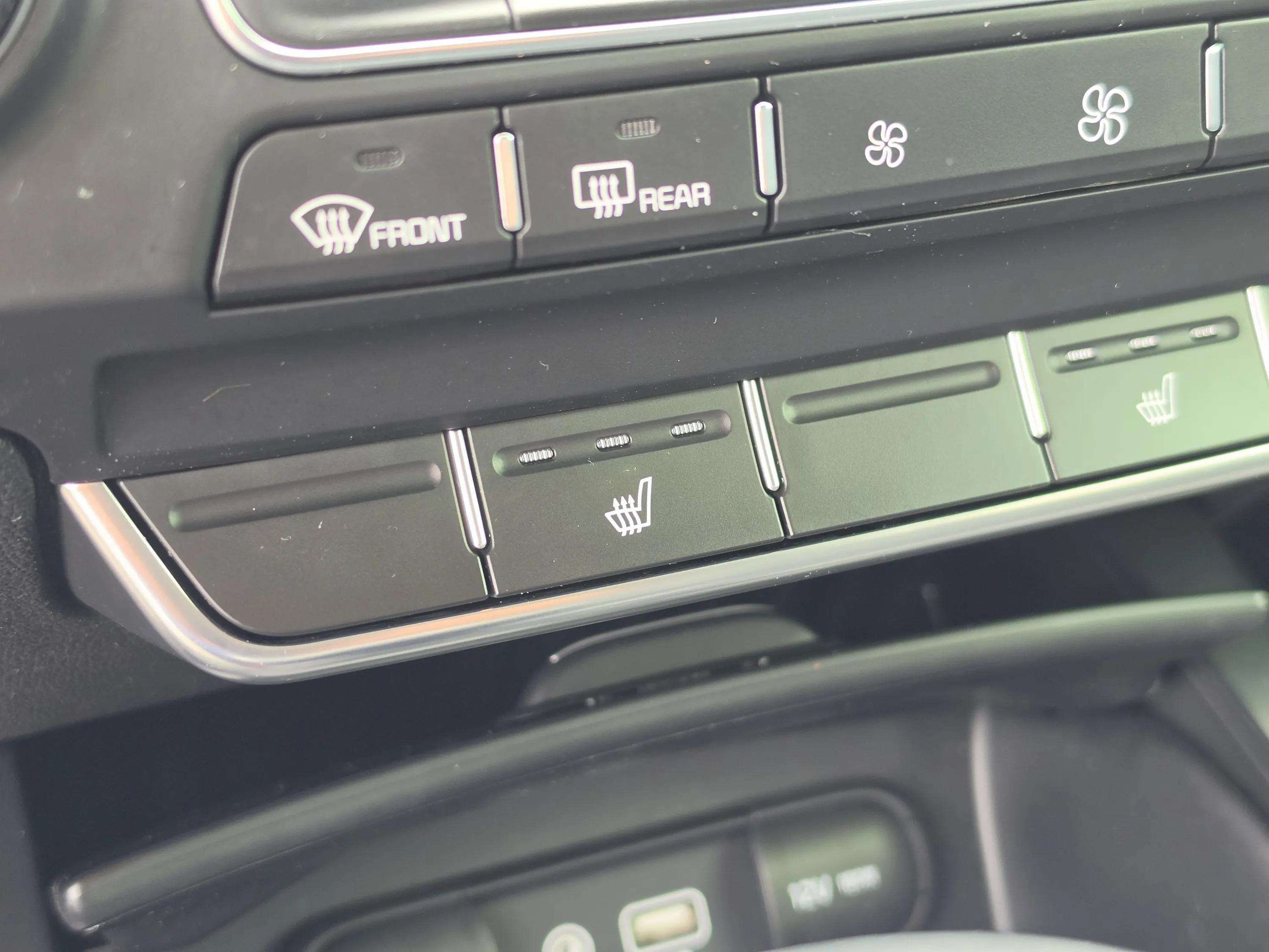 Used 2019 Platinum Graphite Kia LX V6 image 29