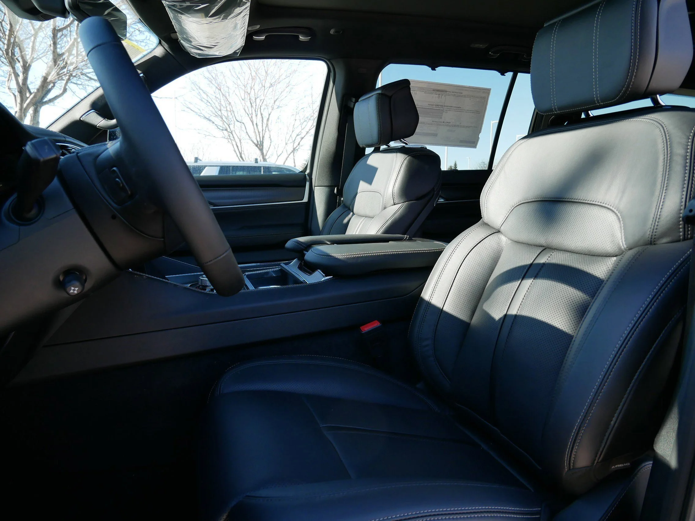 New 2026 Bright White Clear-Coat Exterior Paint Jeep Summit Obsidian image 9